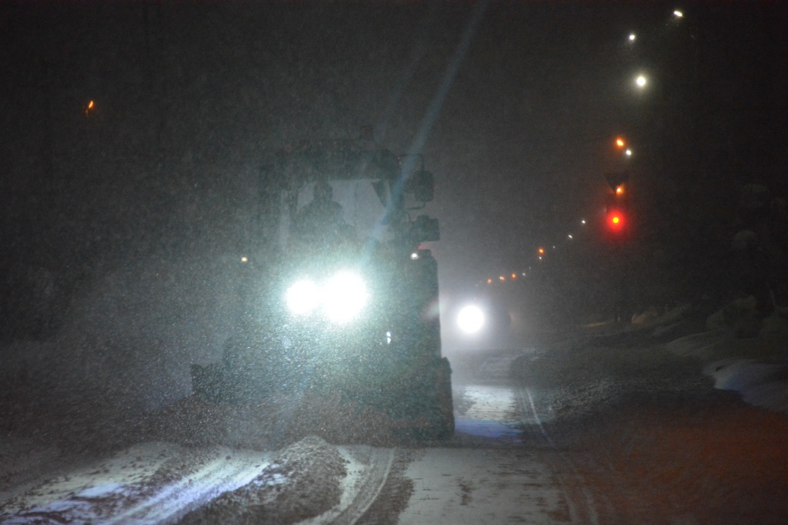 Ильдар Шарипов  Дорожники приступили к расчистке улиц Янаула от снега с раннего утра