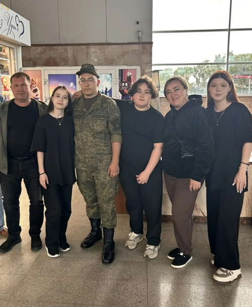 Семья – это где начинается жизнь и никогда не кончается любовь, говорят Яхины