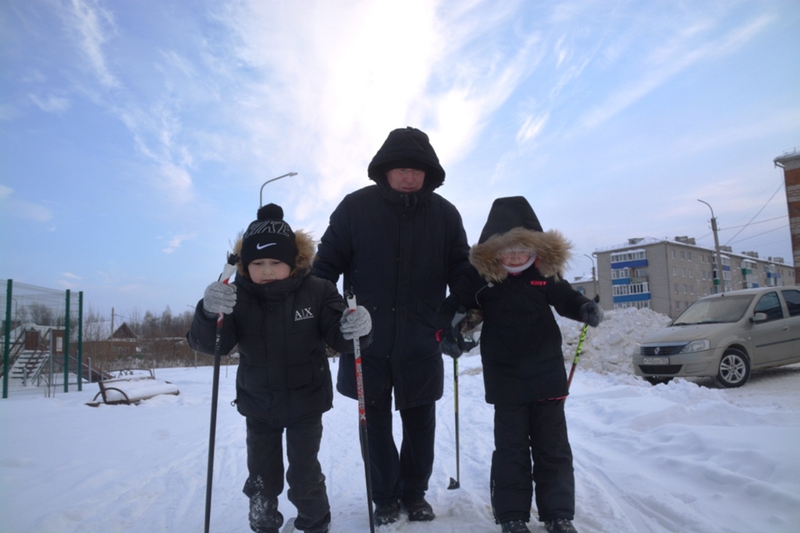 Ильдар Шарипов  Тренер Валерий Хуснуллин учит маленьких лыжников