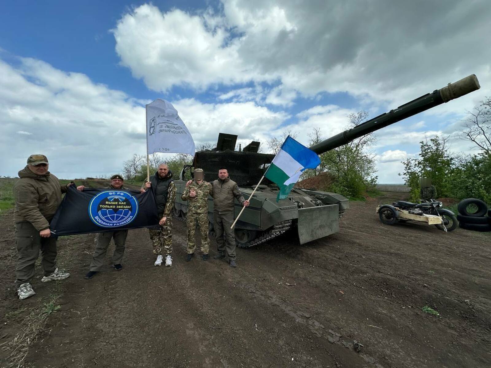 Волонтеры из Янаула доставили бойцам в зону СВО баню, ружья и электростанцию