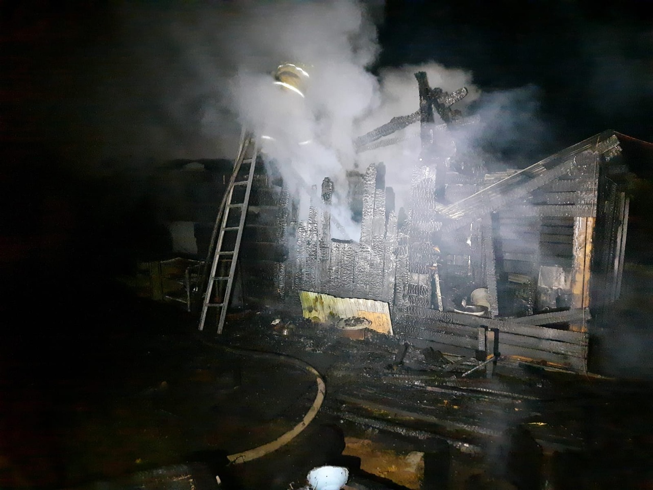Ночной пожар в деревне станции Карманово [фото]