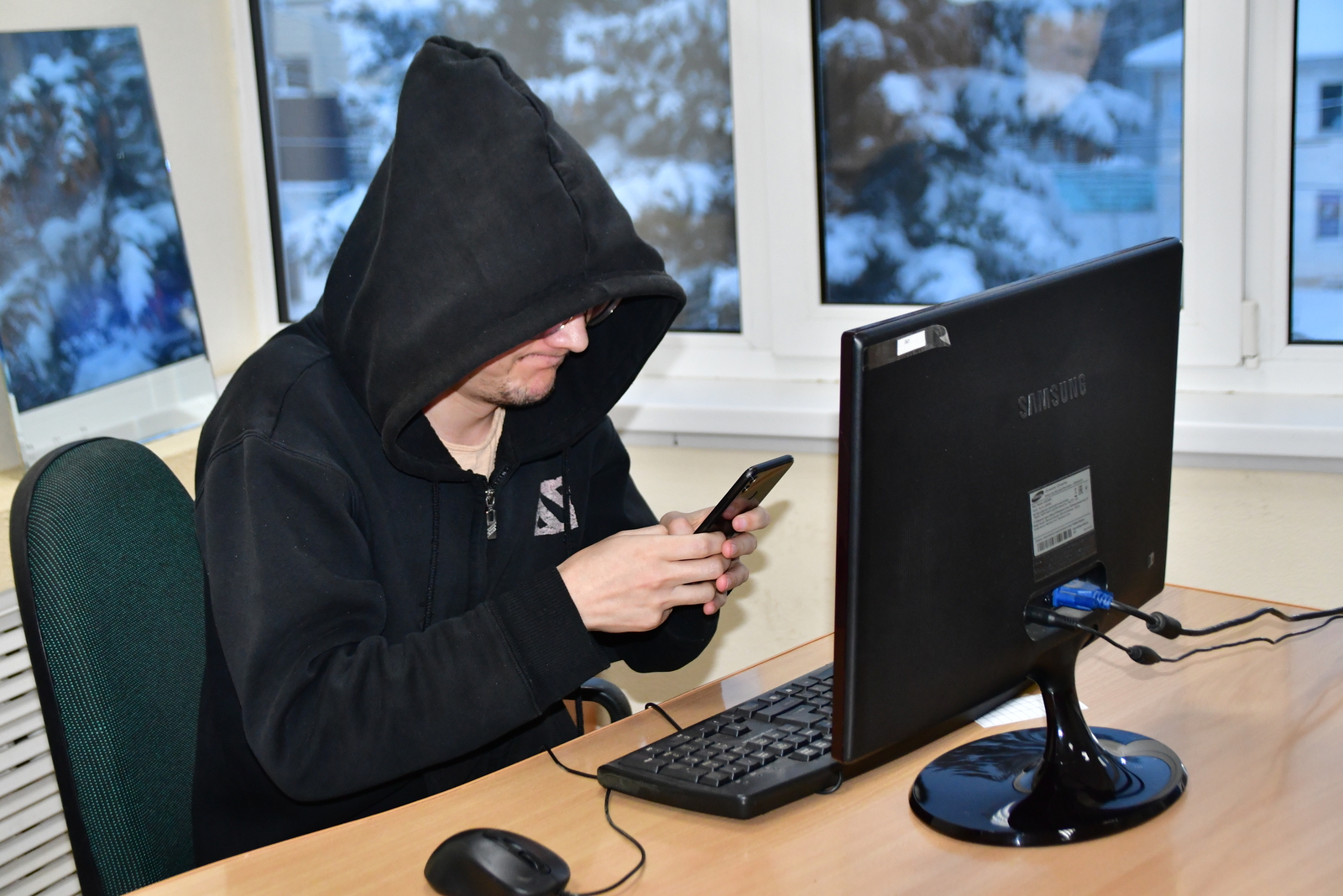 Житель г. Октябрьского лишился почти 700 тысяч рублей из-за мошенников