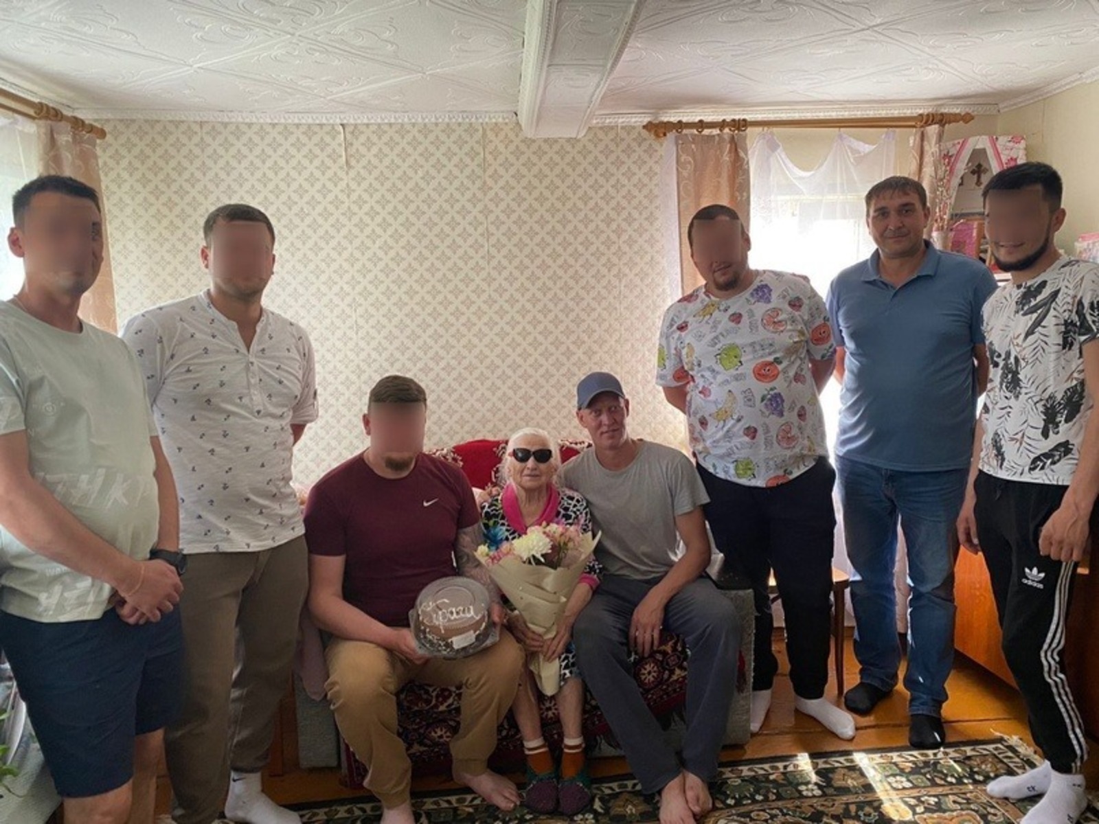 Бойцы СВО из Башкирии пришли в гости к пенсионерке, которая передала им свой автомобиль
