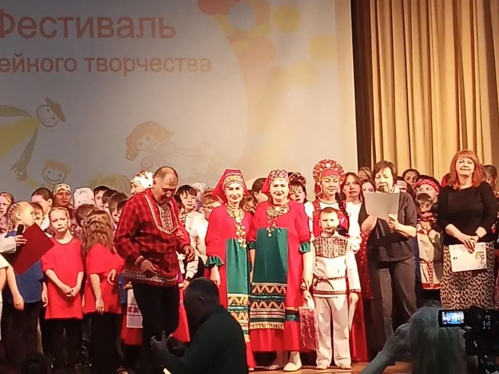 Всей семьей на сцене