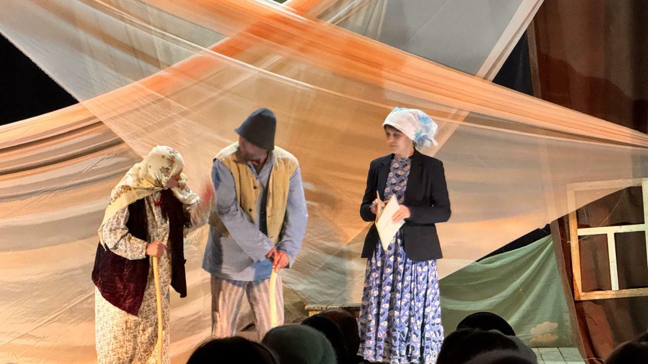 И вновь премьера – первый взгляд на новый спектакль