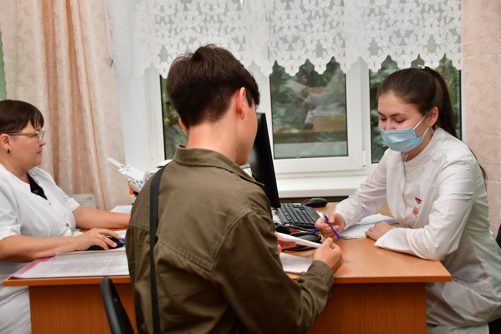 Как в Башкирии работают поликлиники в праздничные дни в честь 8 марта