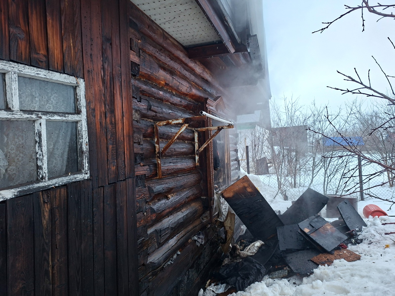 В Янауле при пожаре по улице Островского обнаружено тело мужчины