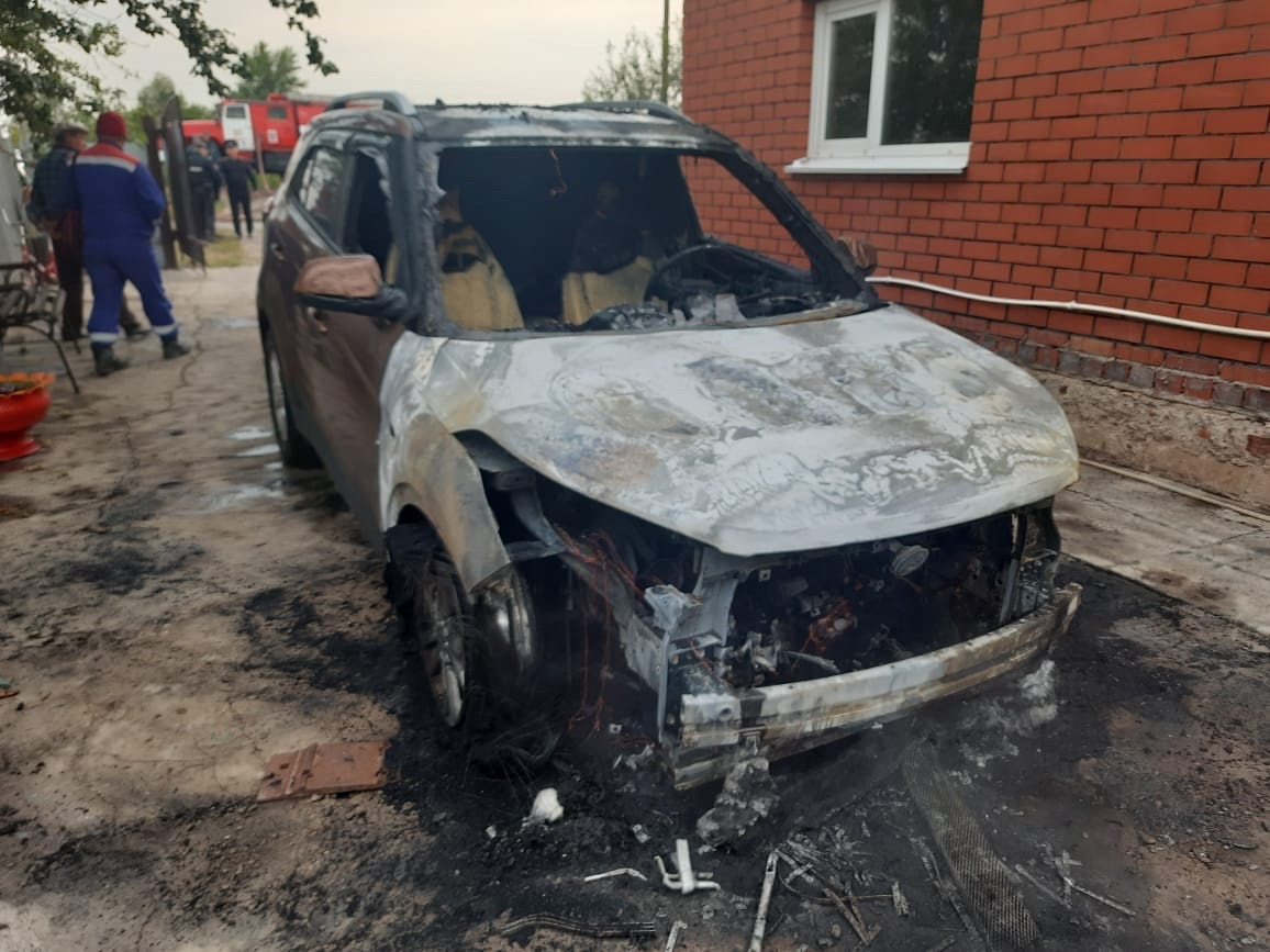 В Янауле сегодня утром произошел пожар: сгорели Hyundai Creta, домашнее имущество…