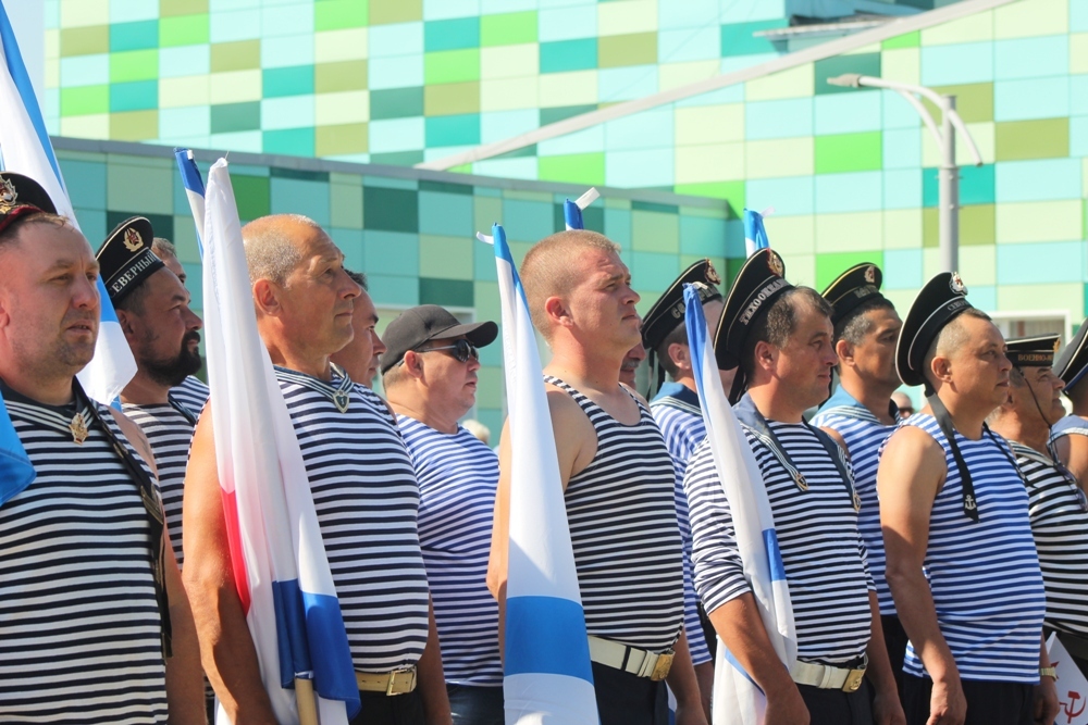 В Янауле открыли обелиск в честь военных моряков [фото]