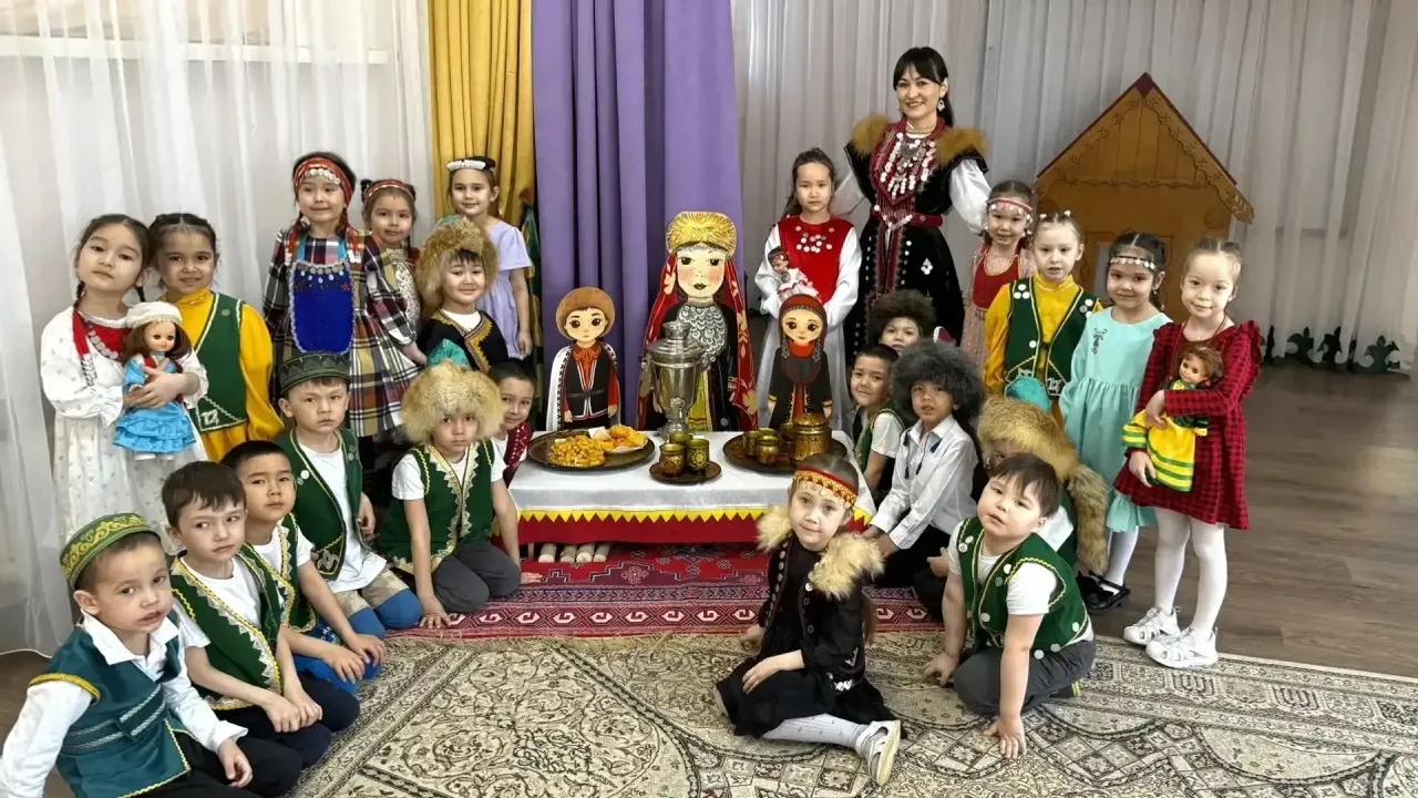 Радий Хабиров поздравил Башкирию с Днем национального костюма