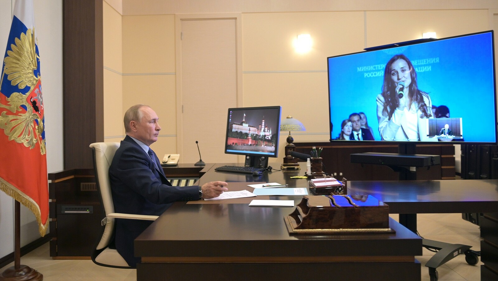 Владимир Путин встретился с участниками конкурса «Учитель года России-2021»