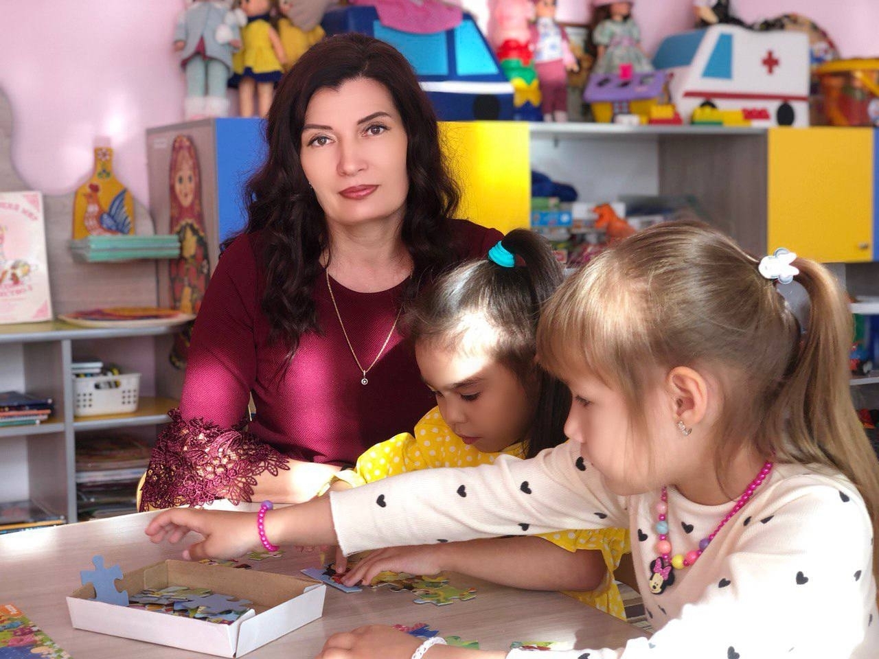 Моя мама дарит свою любовь не только мне, но и воспитанникам детского сада