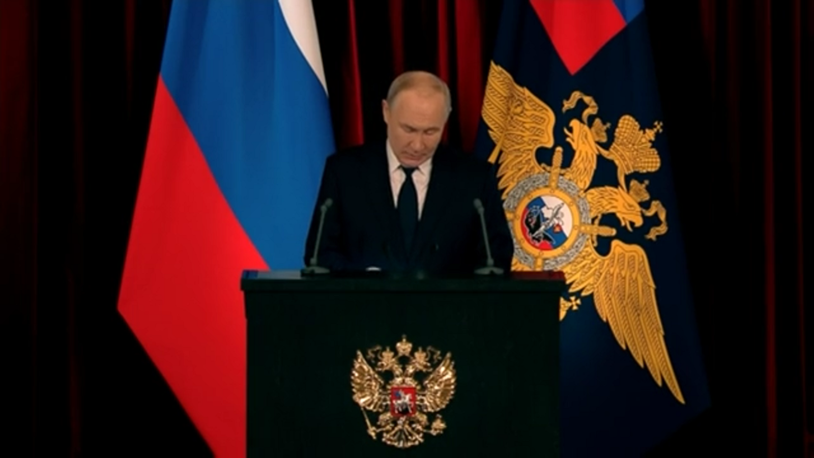 Владимир Путин выступил на расширенном заседании коллегии МВД