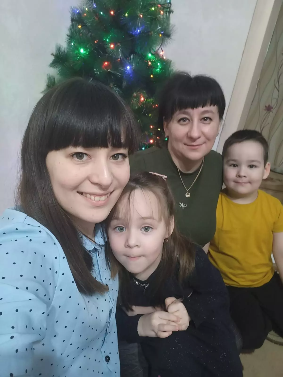 «Самая лучшая мама»: сыновья и дочери признаются мамам в любви