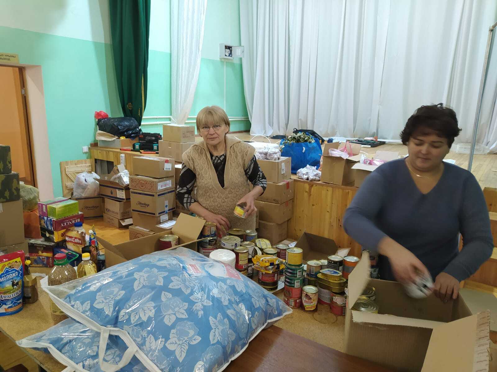 В Янауле закупленные благотворителем для башкирских батальонов машины жители "снабжают" гуманитарной помощью