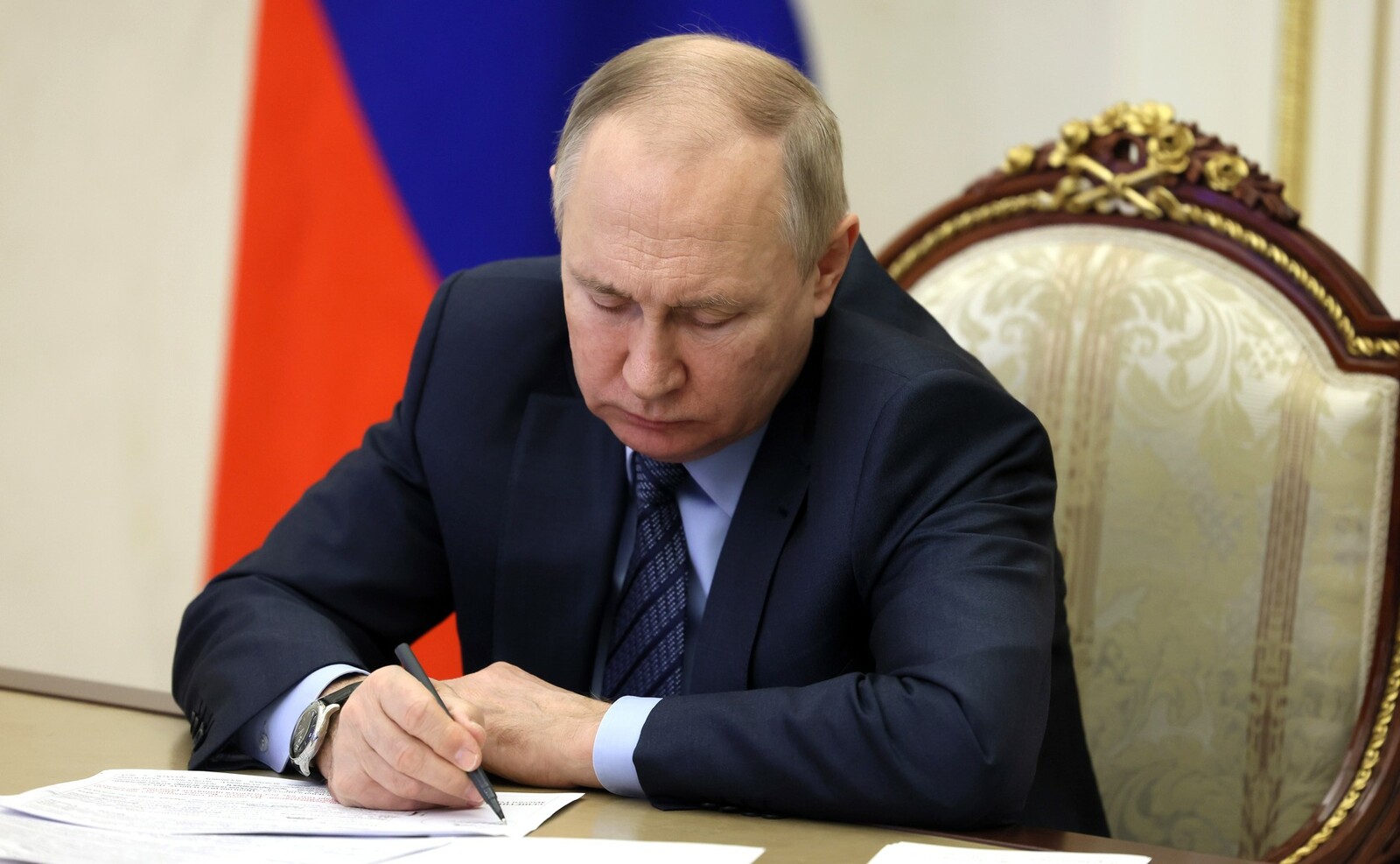 Владимир Путин предложил учредить премию «Наставник года»
