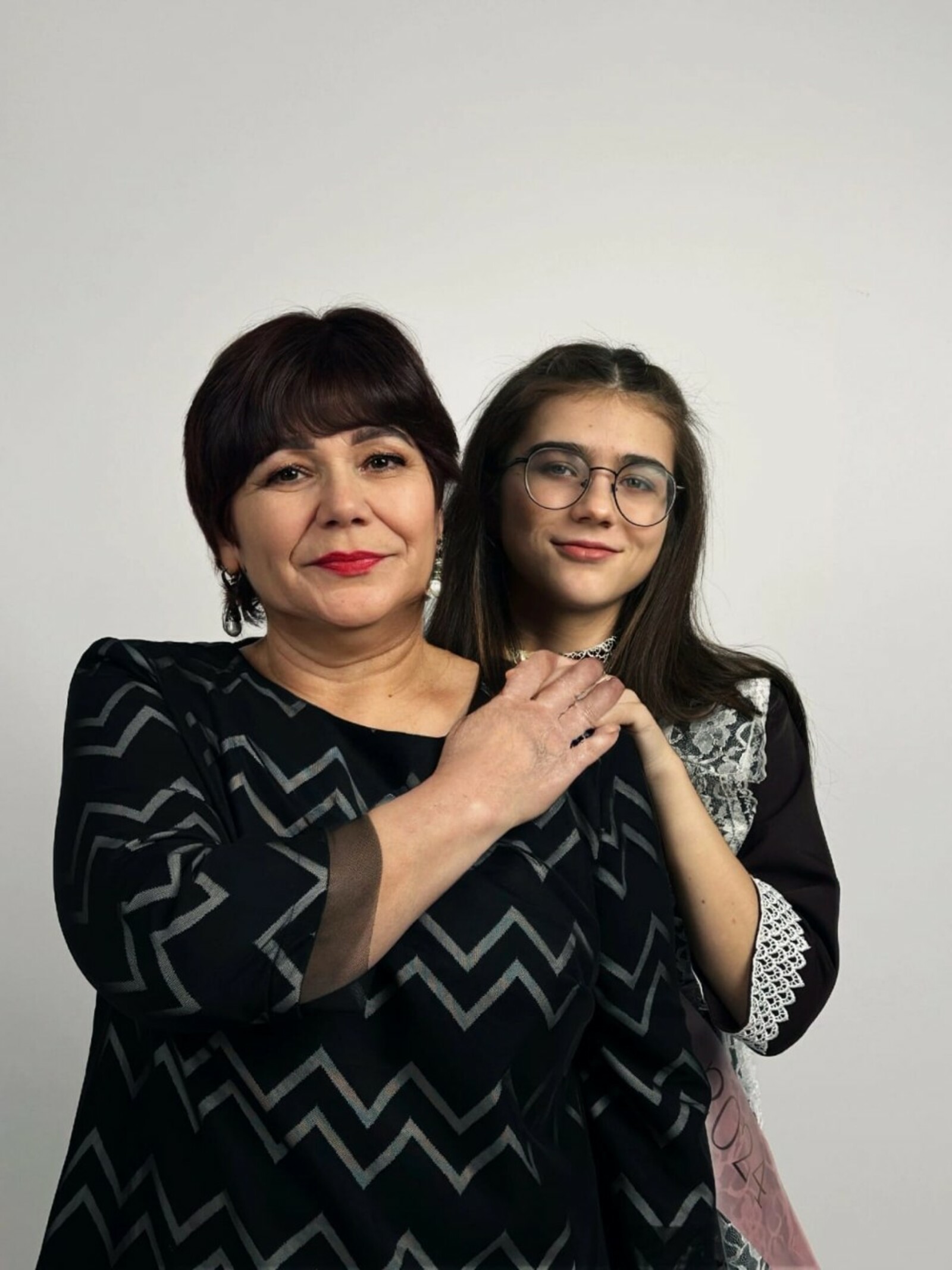 Люблю я маму не за что-то, а просто так, просто за то, что она у меня есть