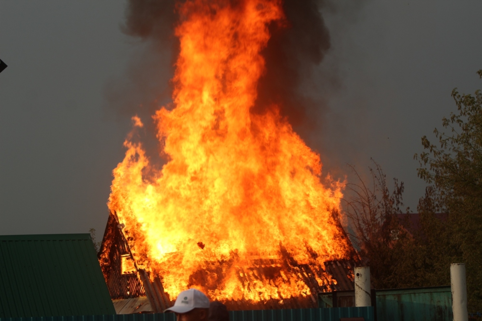 Пожар в Янауле: тушат баню [фото]