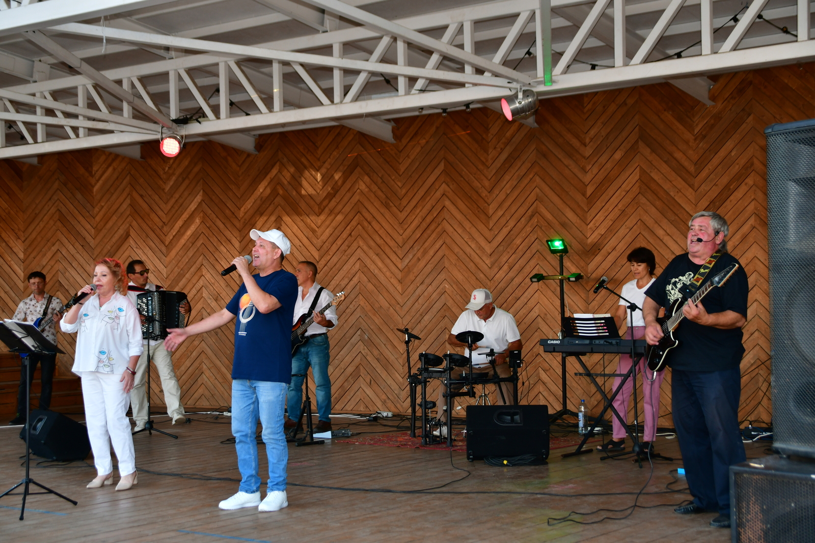 В Янауле прошел благотворительный концерт «Связь поколений»