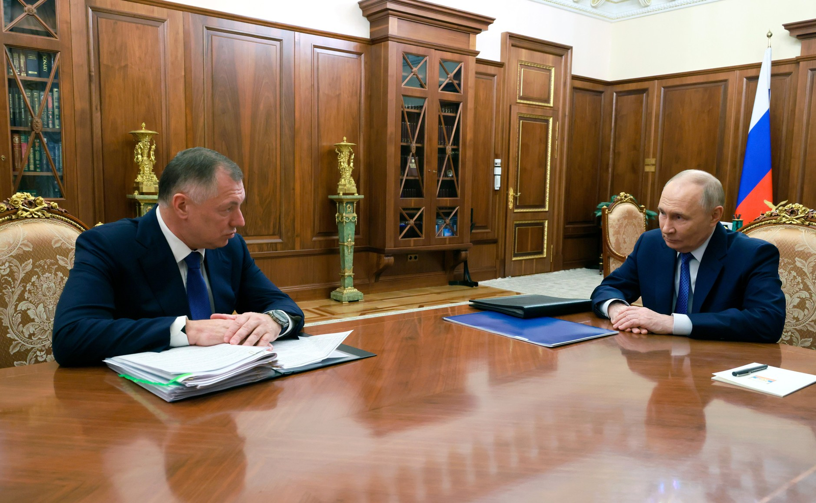 Кремлин.ру Путин провел рабочую встречу с вице-премьером Маратом Хуснуллиным