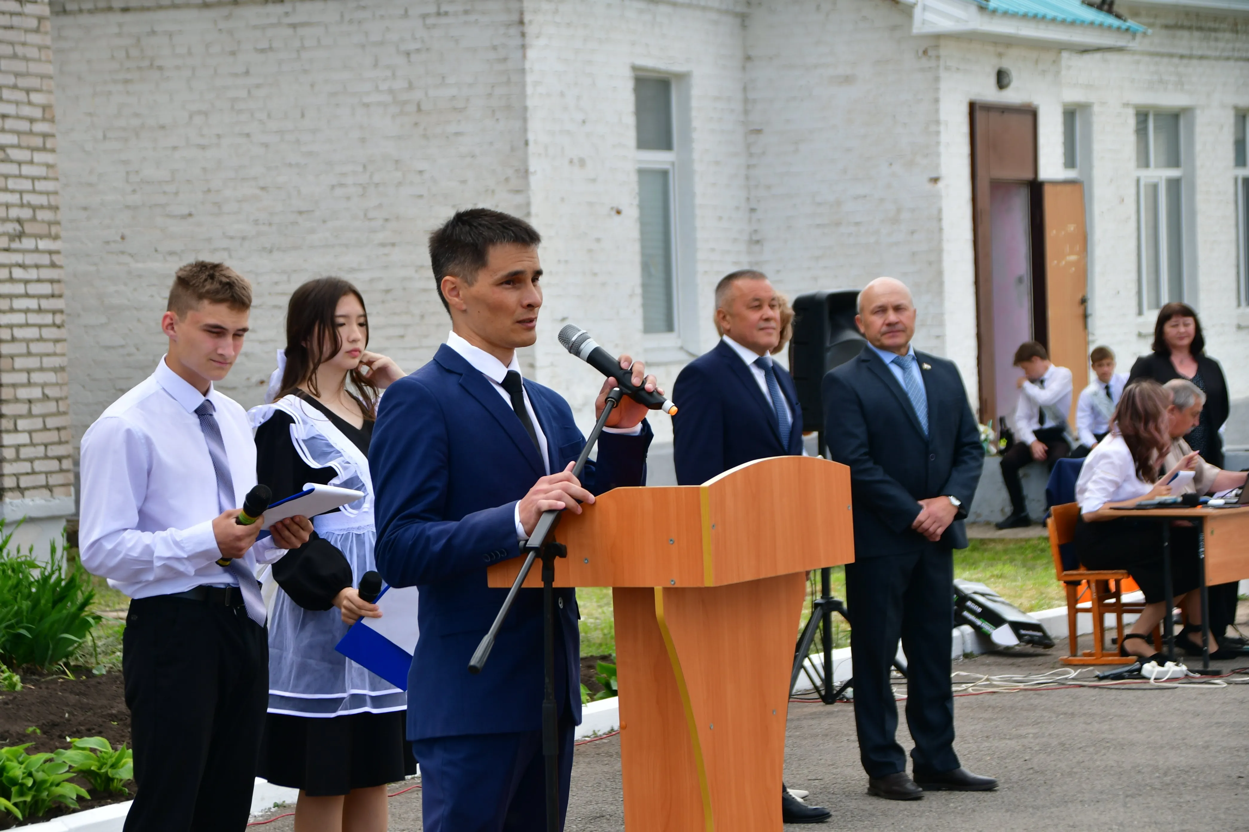 В школах района прозвенел последний звонок