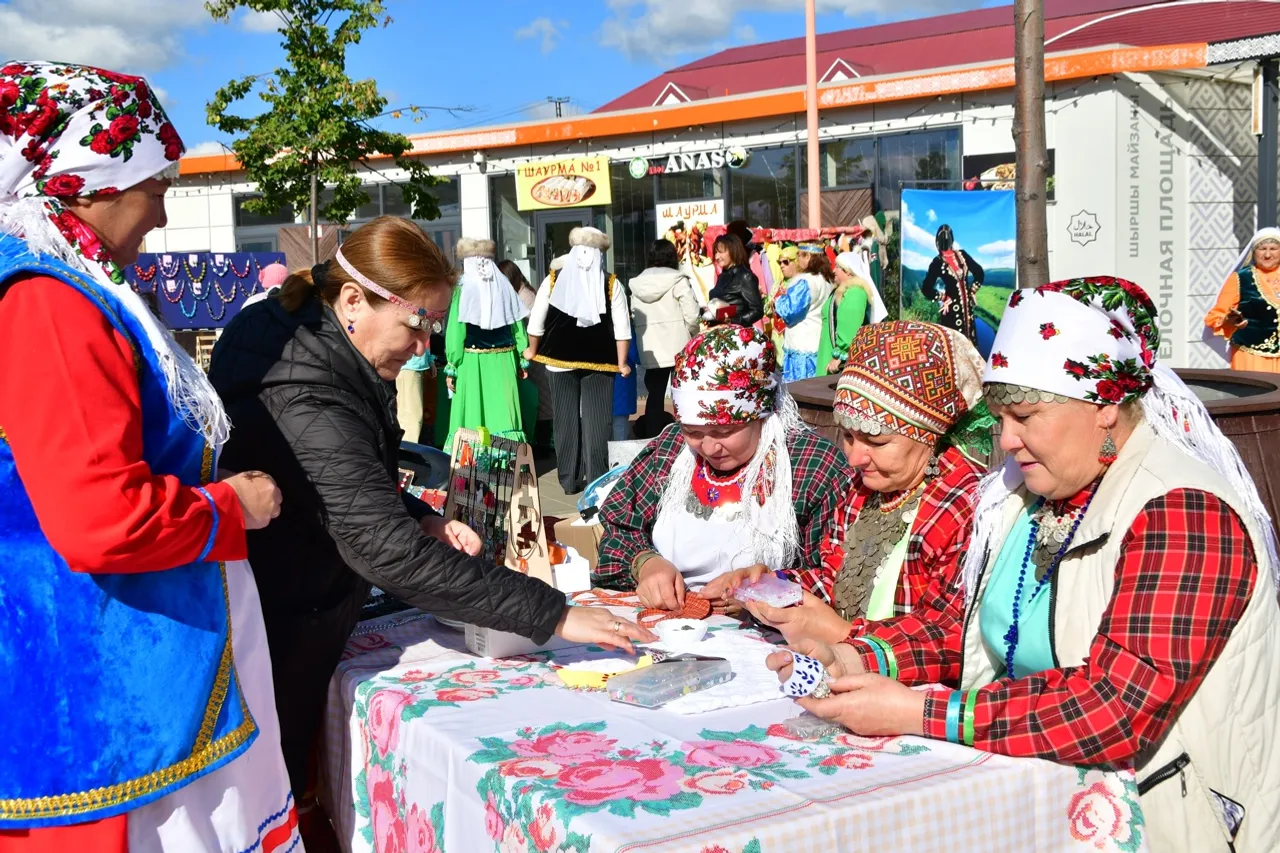 Как в Янауле отметили День национального костюма