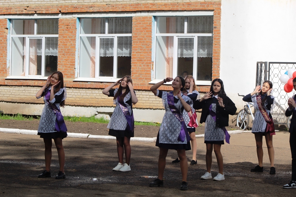 В школах Янаульского района прозвенели последние звонки для девятиклассников