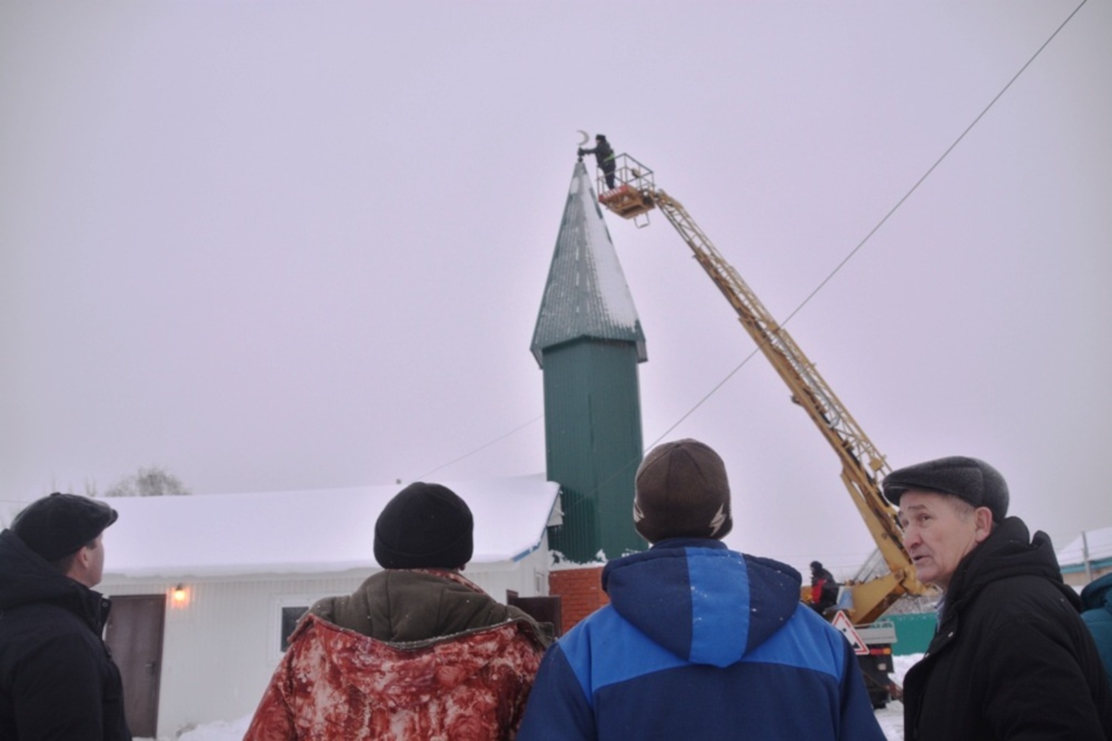 В Старом Куюке подняли минарет над будущей мечетью