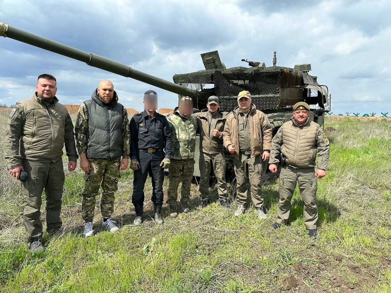 Волонтеры из Янаула доставили бойцам в зону СВО баню, ружья и электростанцию