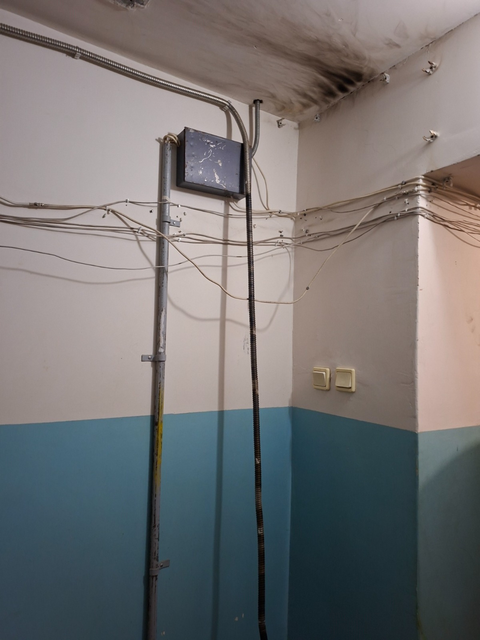 В Янауле в подъезде МКД замкнуло электропроводку