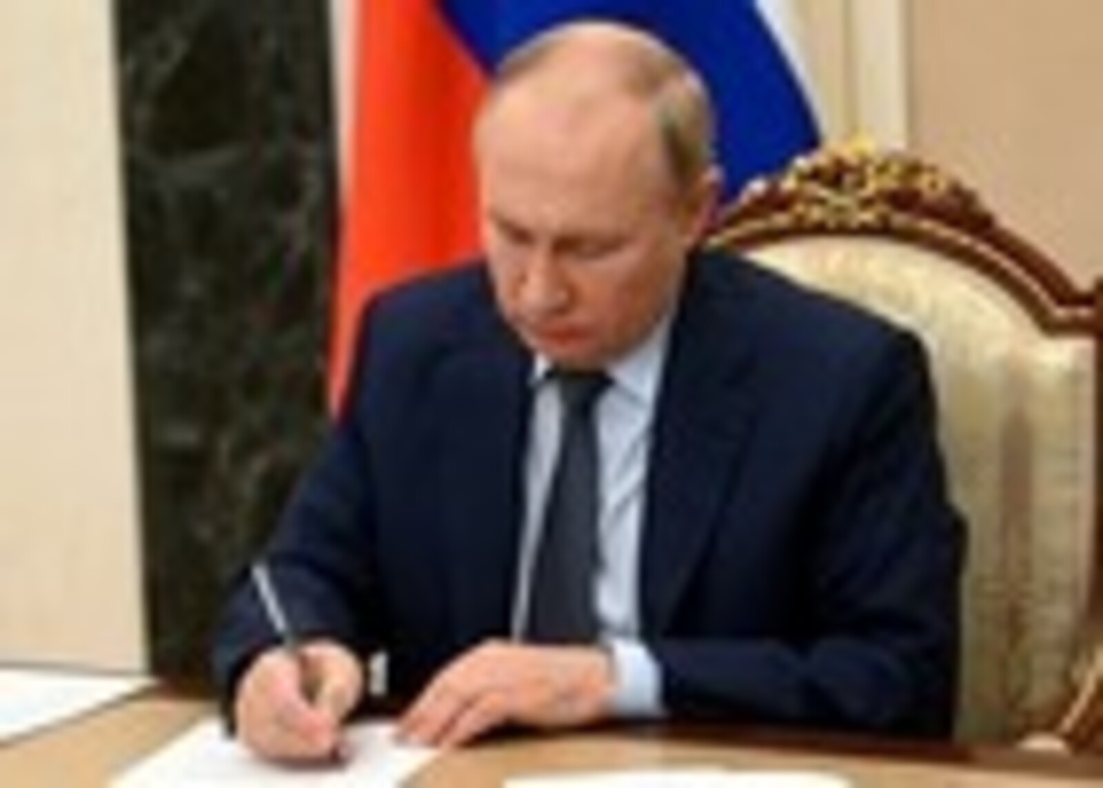 Владимир Путин подписал указы о присвоении наименования "гвардейская" двум бригадам спецназначения