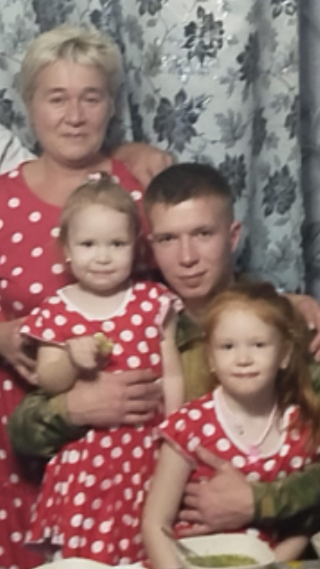 С Днем матери поздравляют благодарные дети