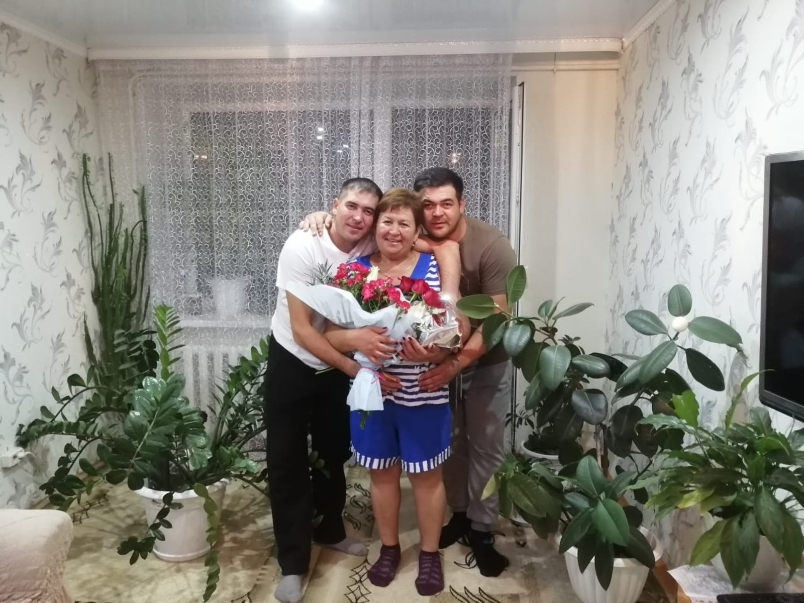 Мама, спасибо, что ты у нас есть, любим тебя и ценим