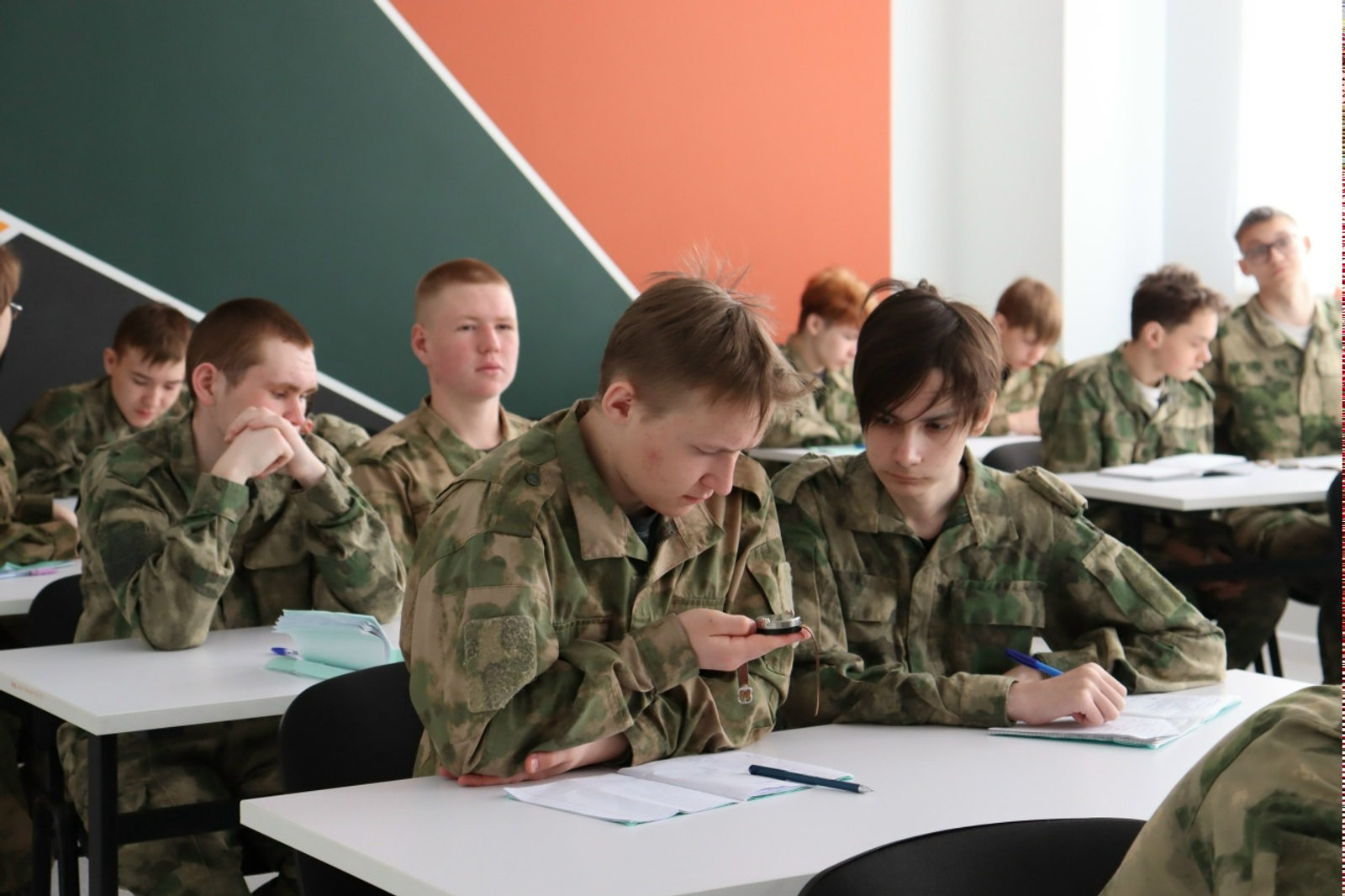 Командиры в меру строгие