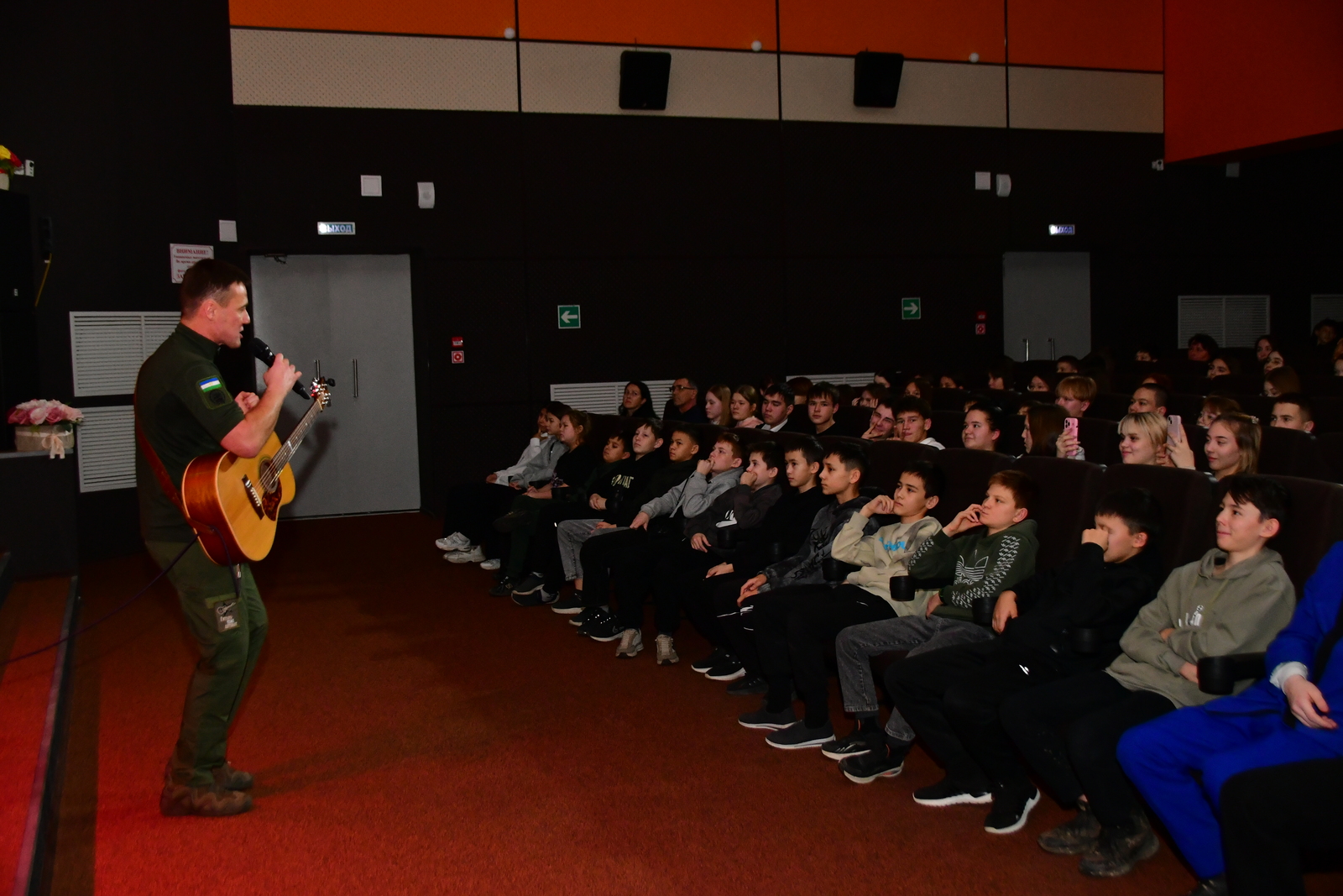 Гитара тоже автомат - имеет свою силу, говорит башкирский артист Рамиль Бадамшин