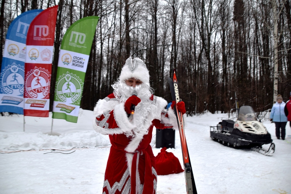 В Янаульском районе прошла новогодняя лыжная гонка на призы Илуса Давлетбаева
