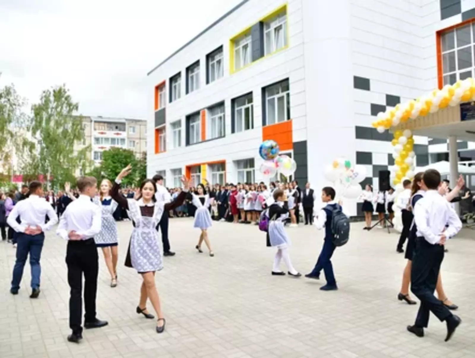 В Янауле после капремонта торжественно открылась школа №4