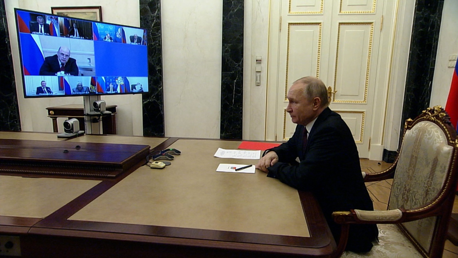 Путин обсудил с членами Совбеза РФ ход спецоперации на Украине