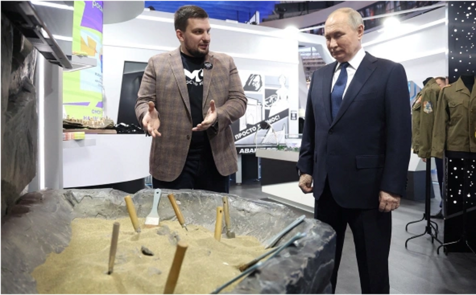 Владимир Путин посетил выставку "Россия" на ВДНХ