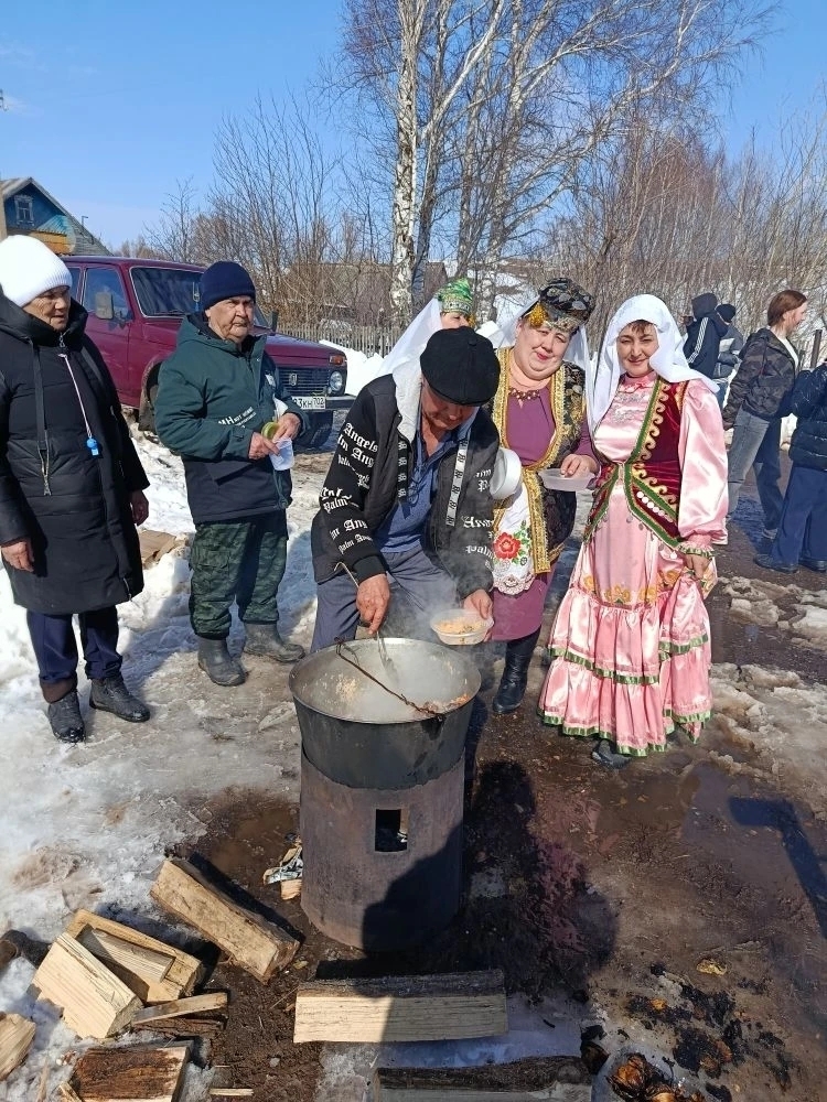 Дед Мороз задержался в Янаульском Нижнем Чате