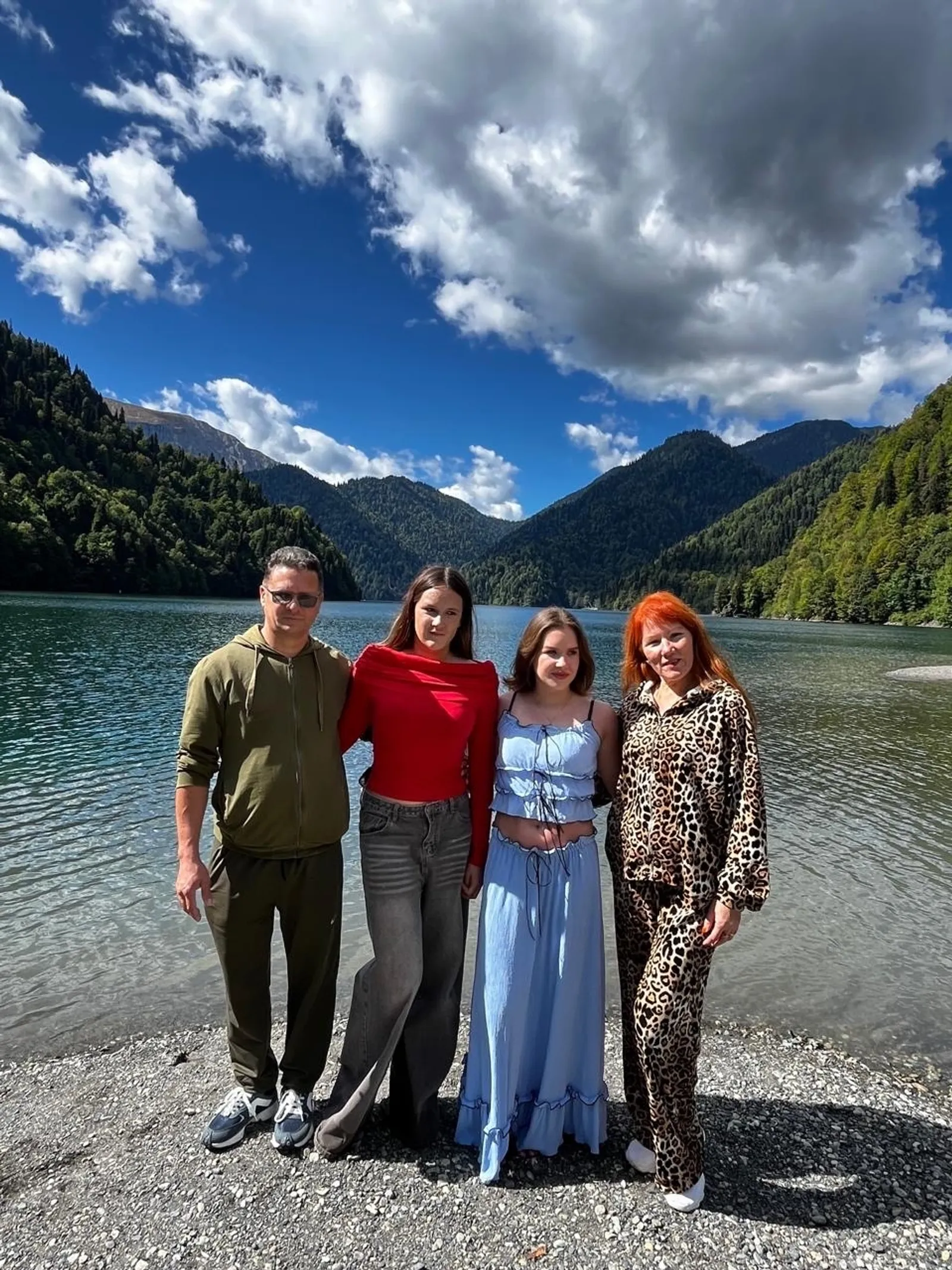 Встречайте: активная, креативная, спортивная, дружная семья Ахмадиевых