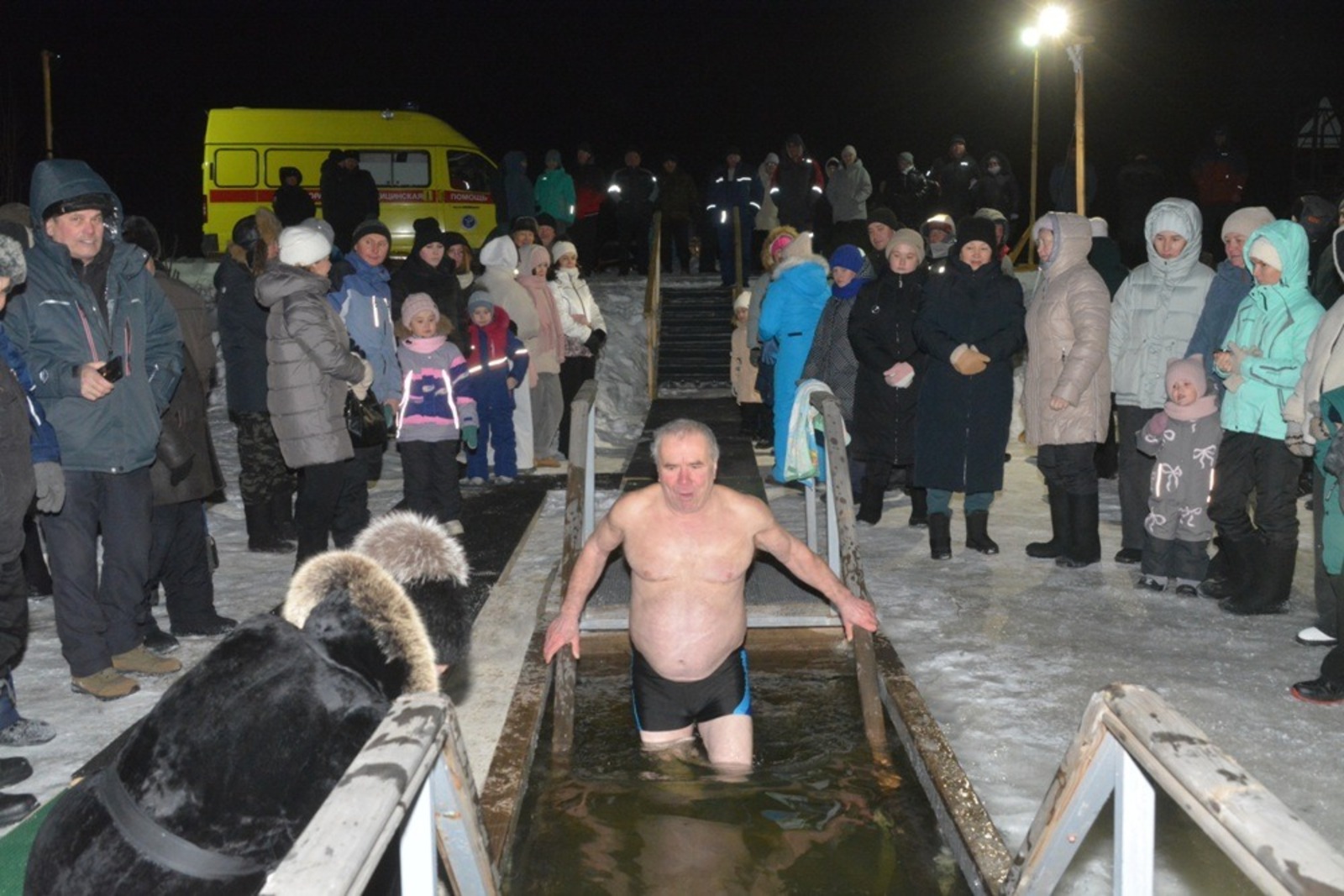 Ильдар Шарипов  Крещение Господне янаульцы празднуют купаниями в проруби