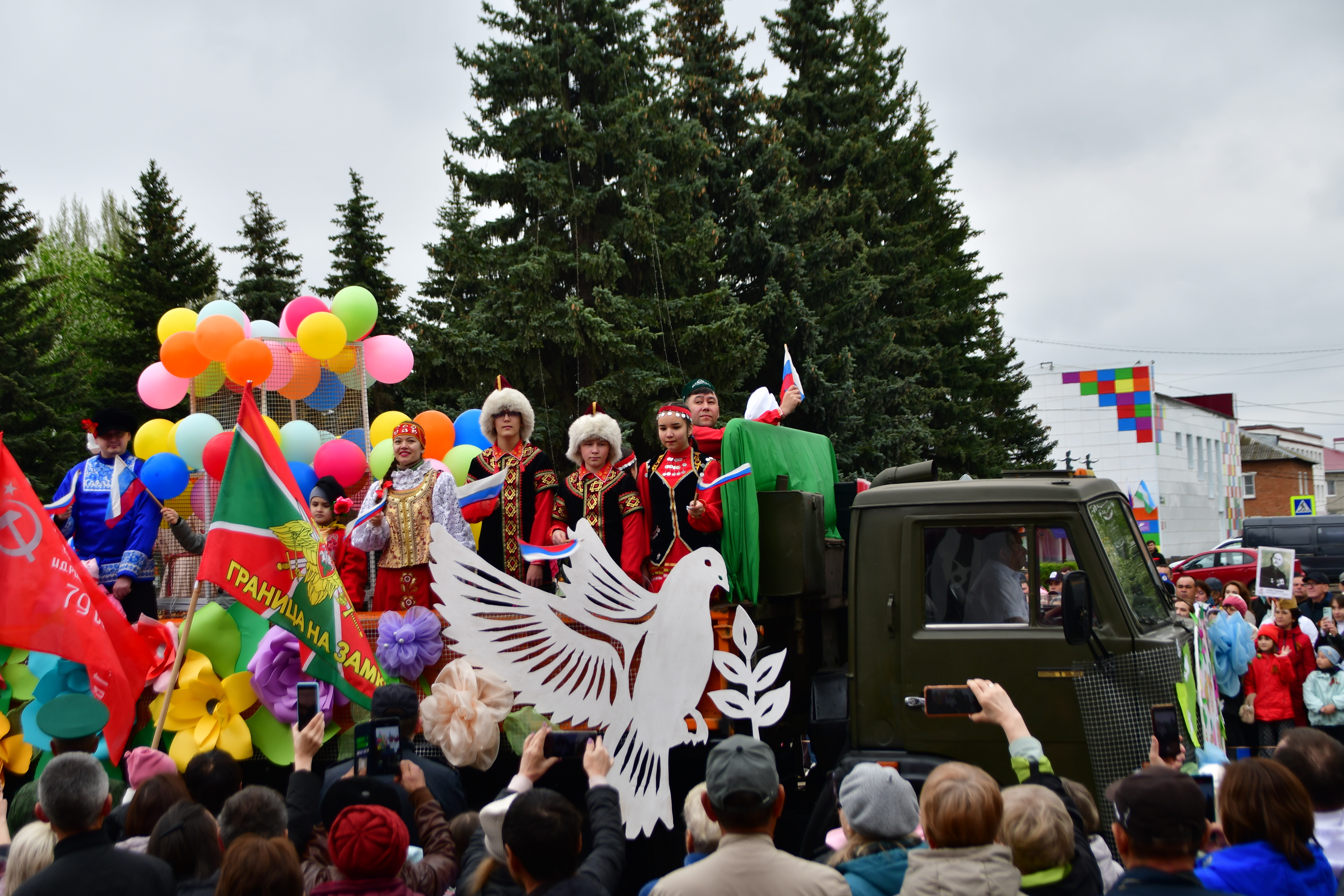 В Янауле празднуют 80-летие Великой Победы