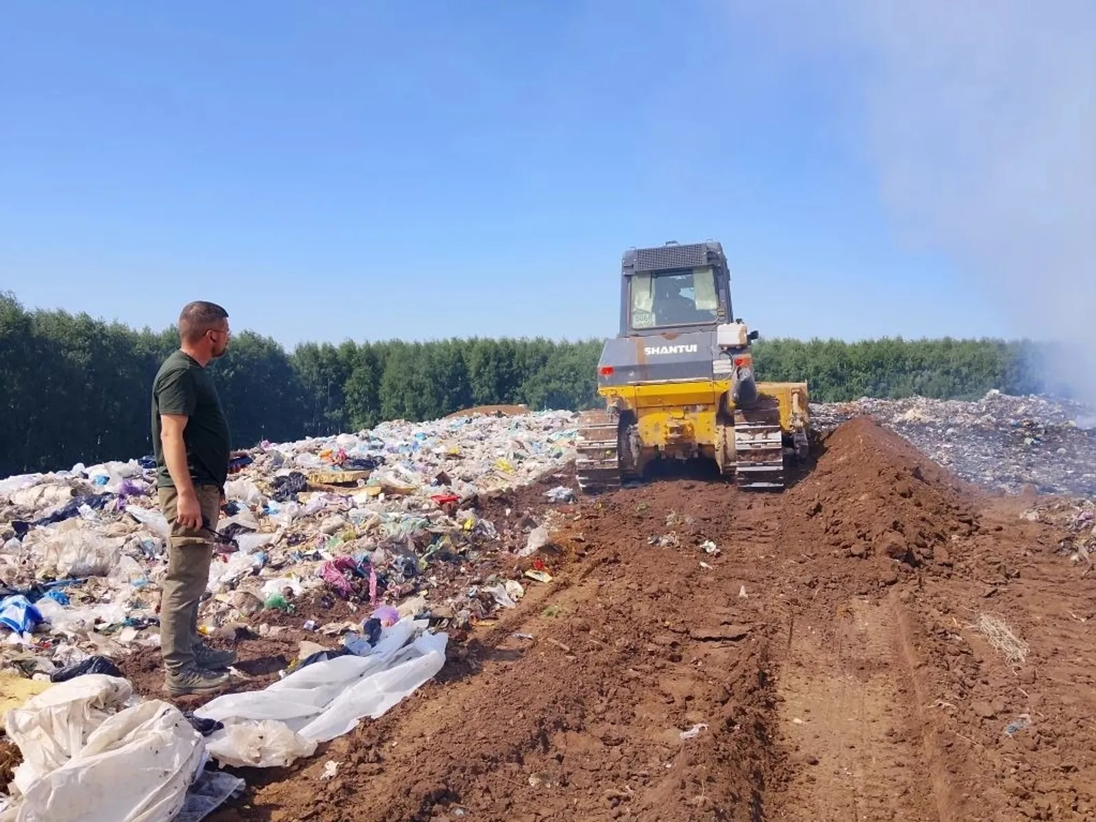 На горящем полигоне ТКО отсыпают грунт