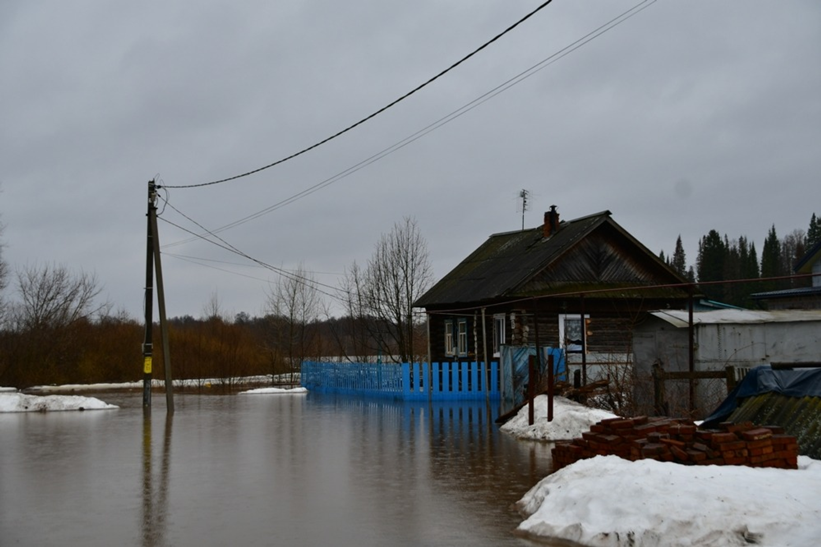 Рустам Сангов  В Татарской Ураде подтопило придомовые территории
