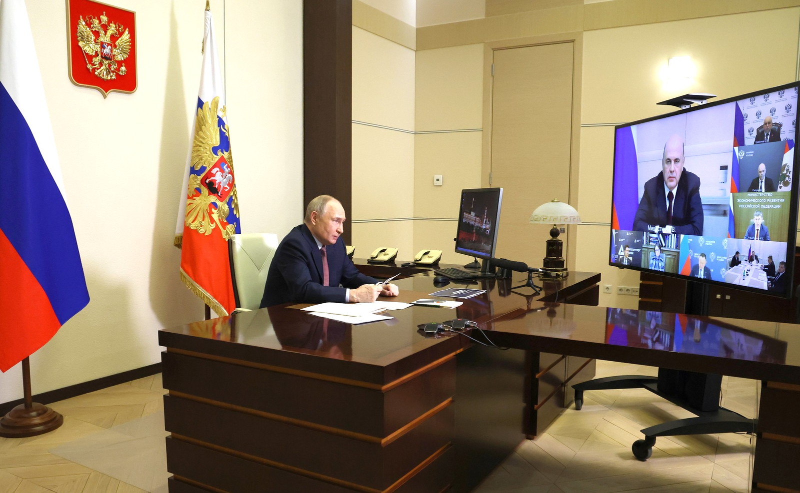 kremlin.ru  Путин провел совещание по экономическим вопросам